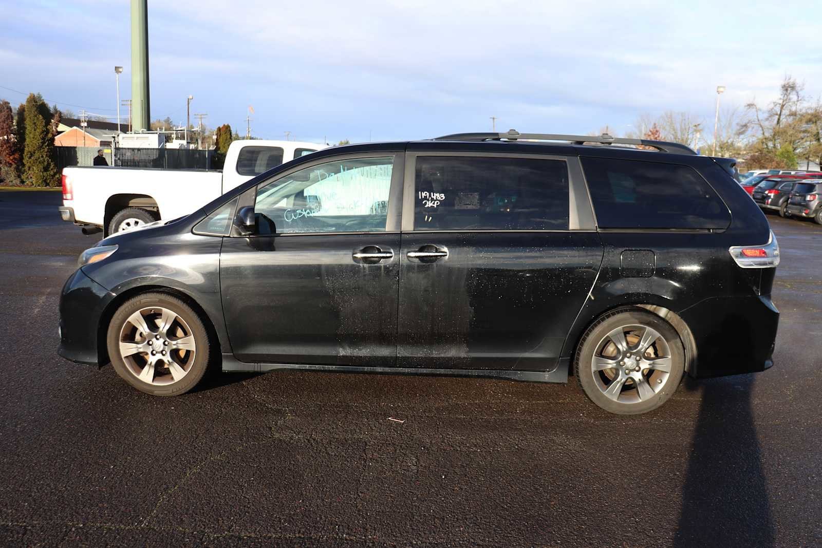 Thumbnail: 2016 Toyota Sienna - 8