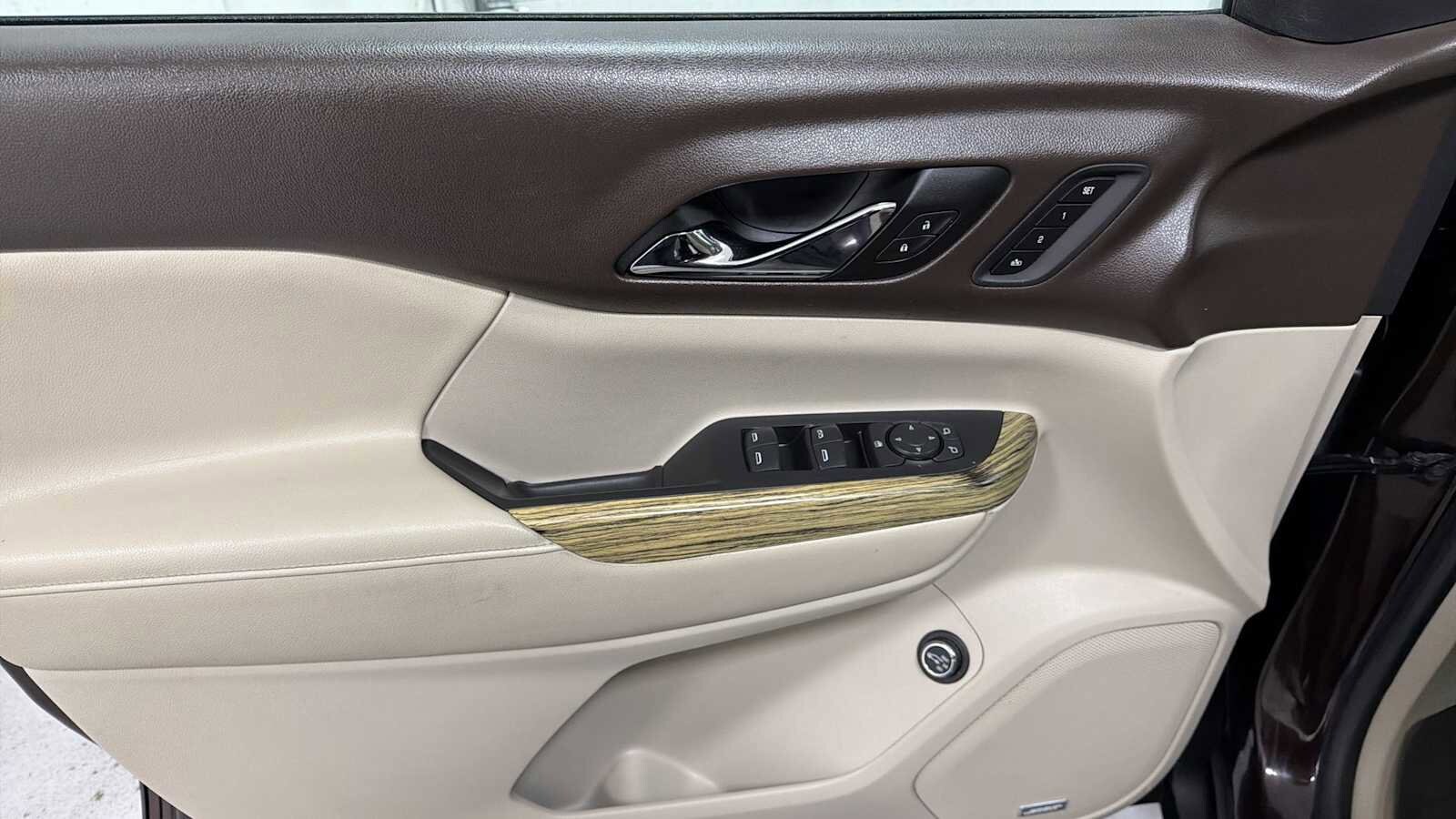 Thumbnail: 2017 GMC Acadia - 15