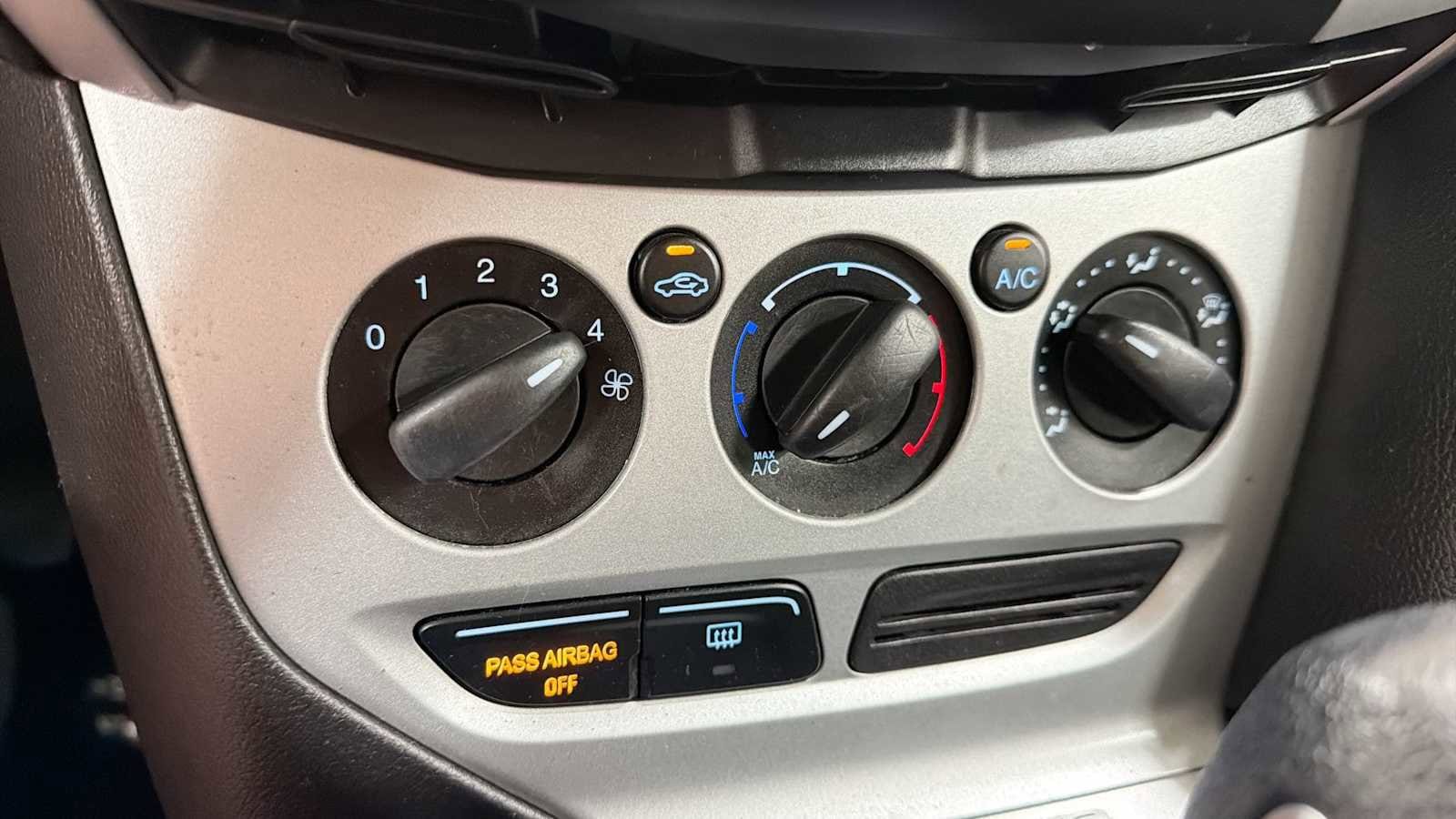 Thumbnail: 2014 Ford Focus - 19