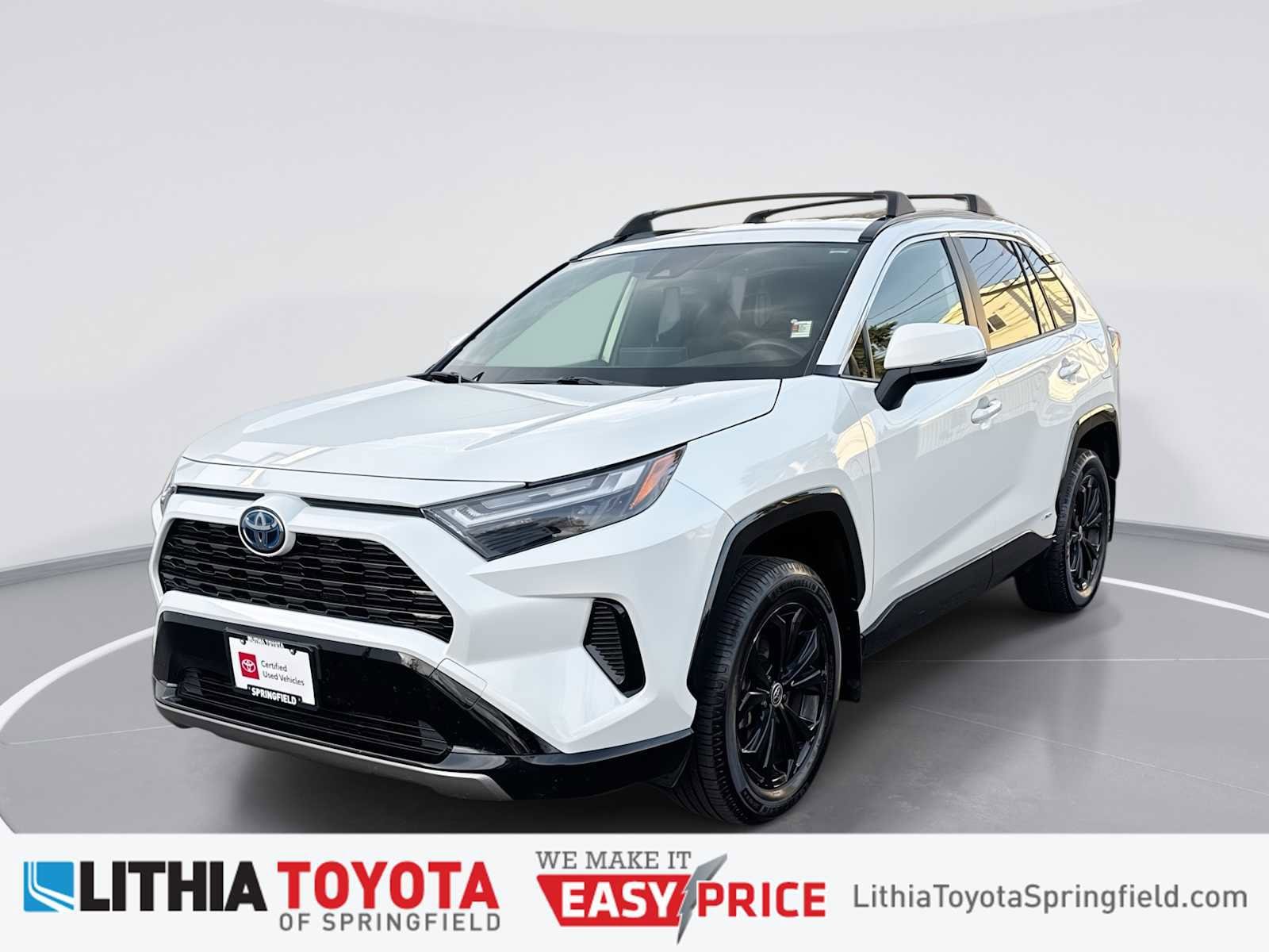 2022 Toyota RAV4 SE's photo