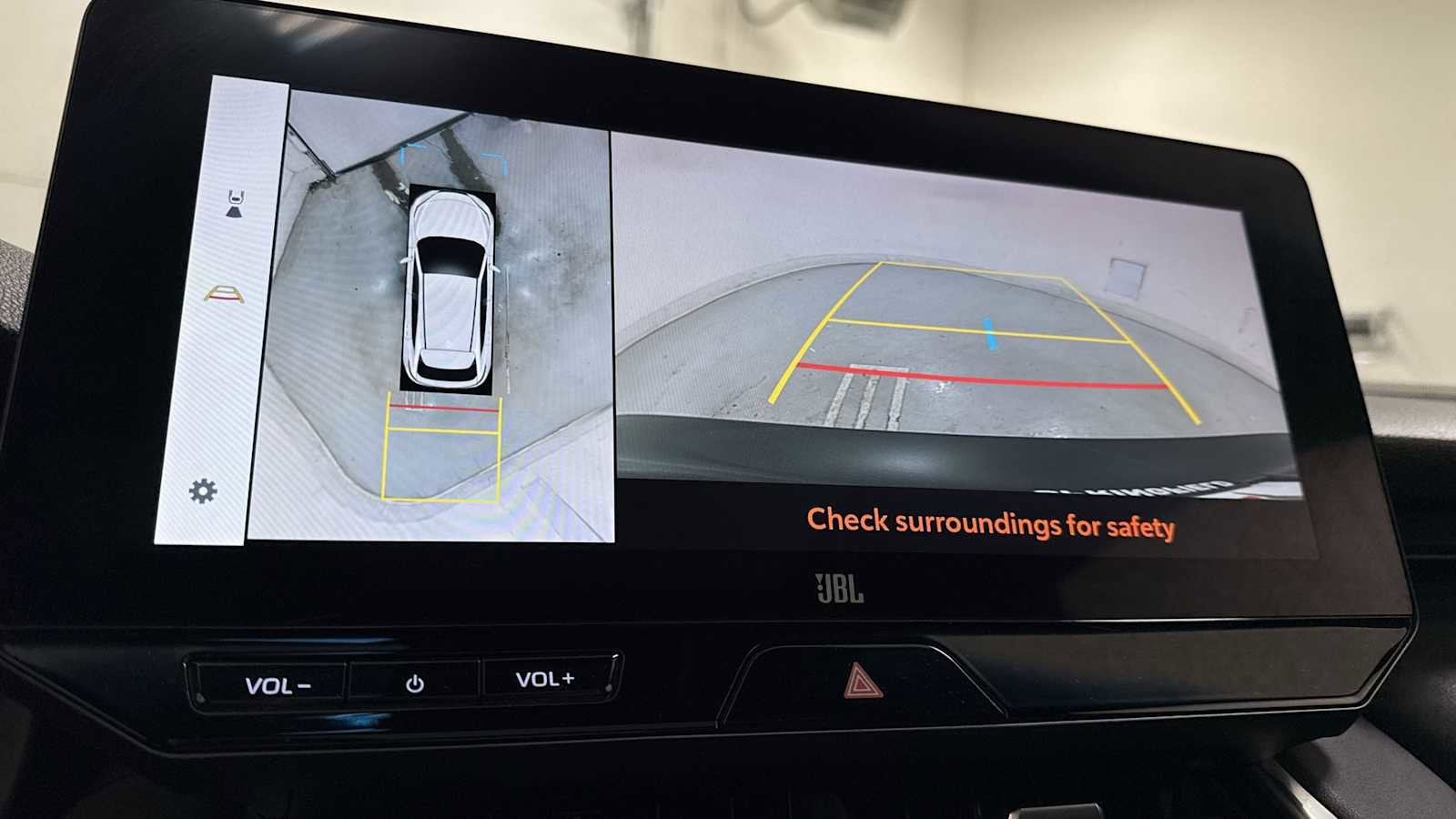 Thumbnail: 2023 Toyota Venza - 19