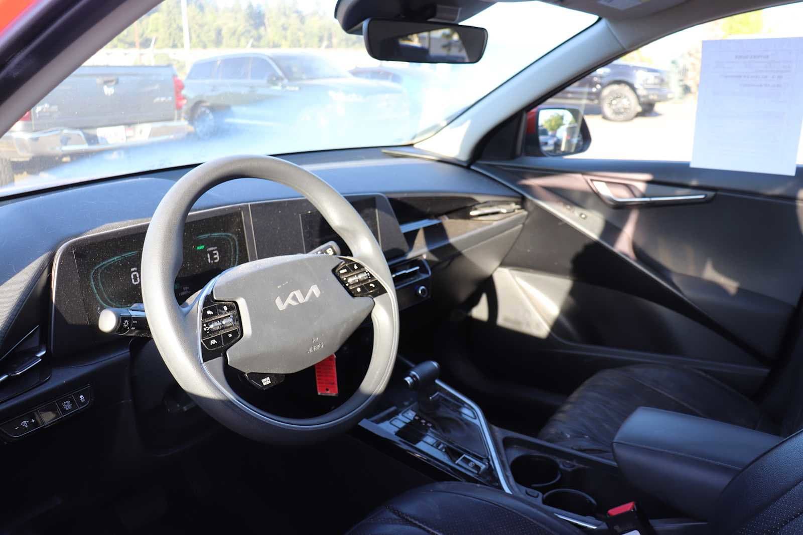 Thumbnail: 2023 Kia Niro - 10