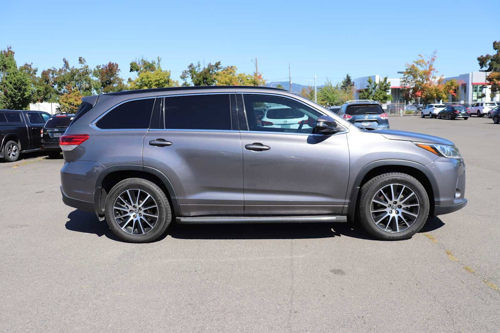 2017 Toyota Highlander SE photo 3