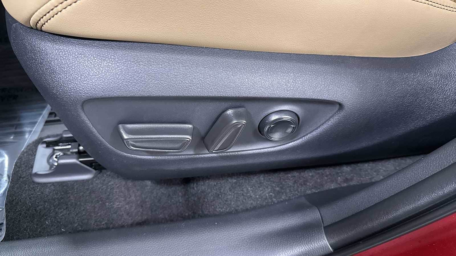 Thumbnail: 2025 Toyota RAV4 - 14