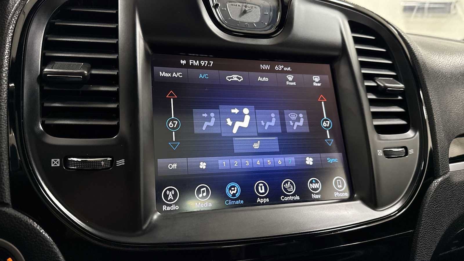 Thumbnail: 2017 Chrysler 300 - 21