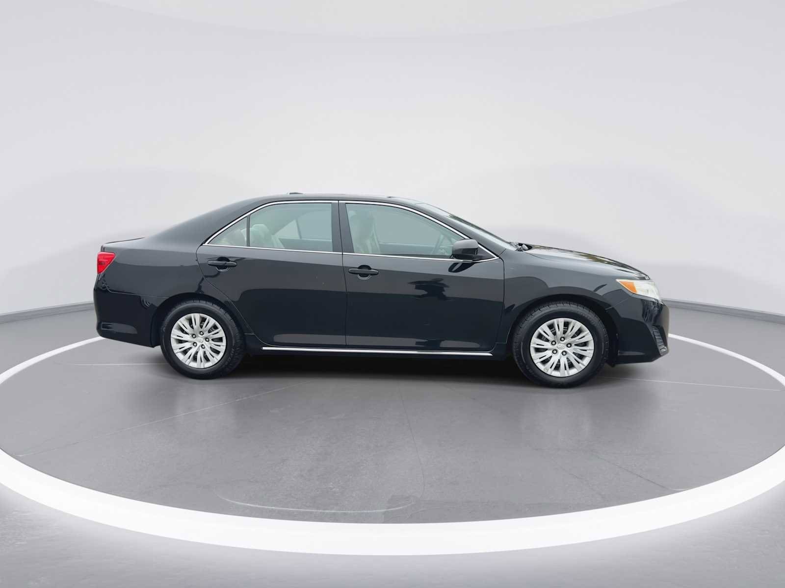 Thumbnail: 2012 Toyota Camry - 9