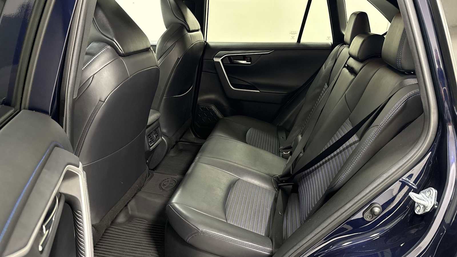 Thumbnail: 2021 Toyota RAV4 - 24