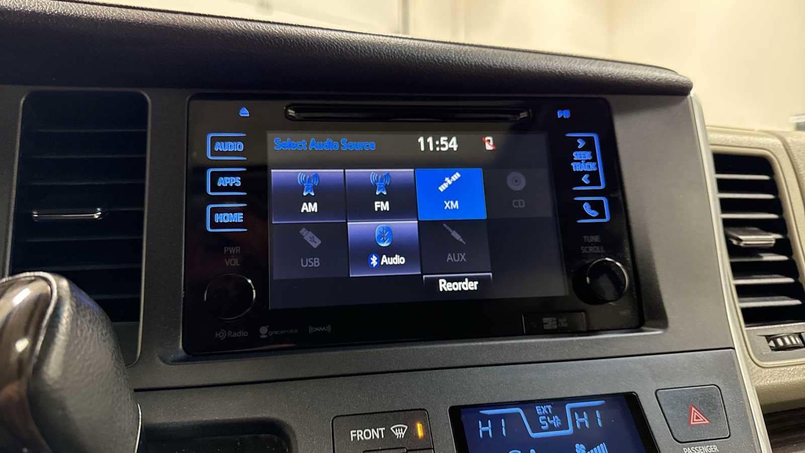 Thumbnail: 2017 Toyota Sienna - 18