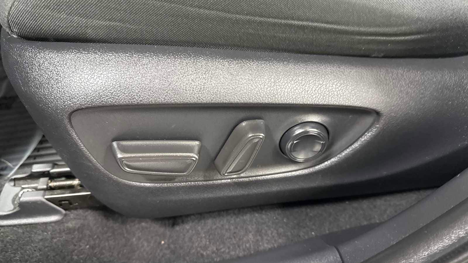 Thumbnail: 2021 Toyota RAV4 - 14