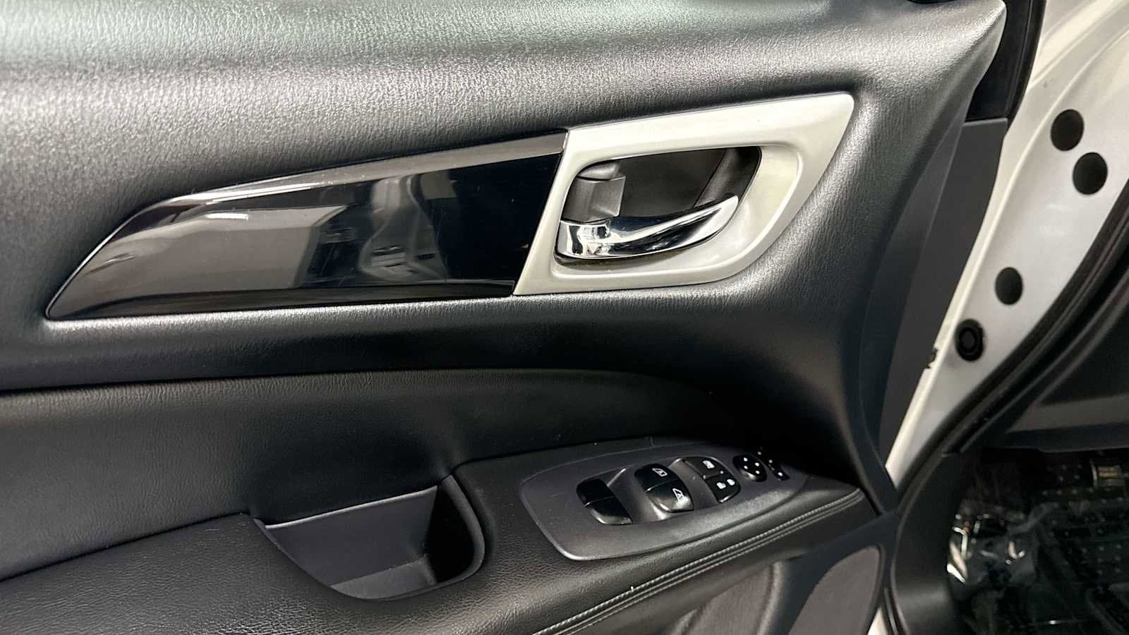 Thumbnail: 2019 Nissan Pathfinder - 15