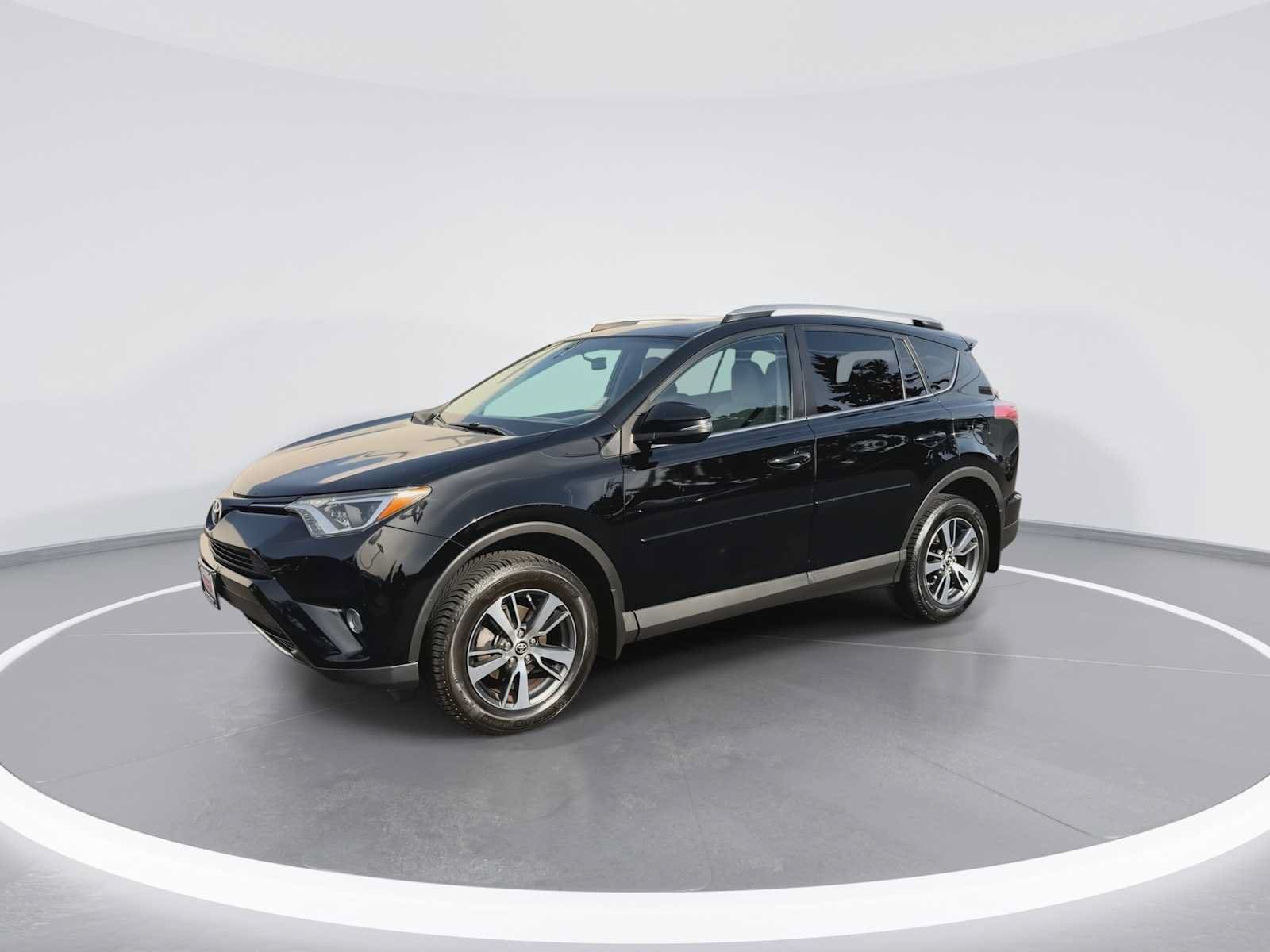 Thumbnail: 2016 Toyota RAV4 - 3