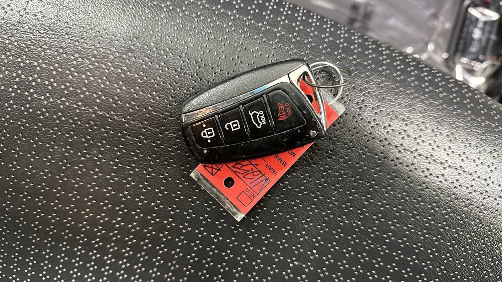 Thumbnail: 2014 Hyundai Santa Fe - 30