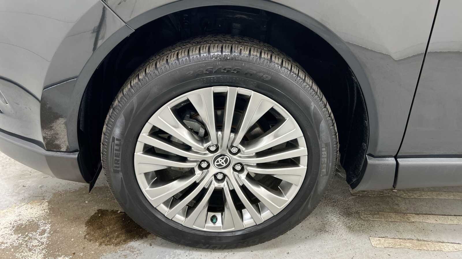 Thumbnail: 2021 Toyota Venza - 10