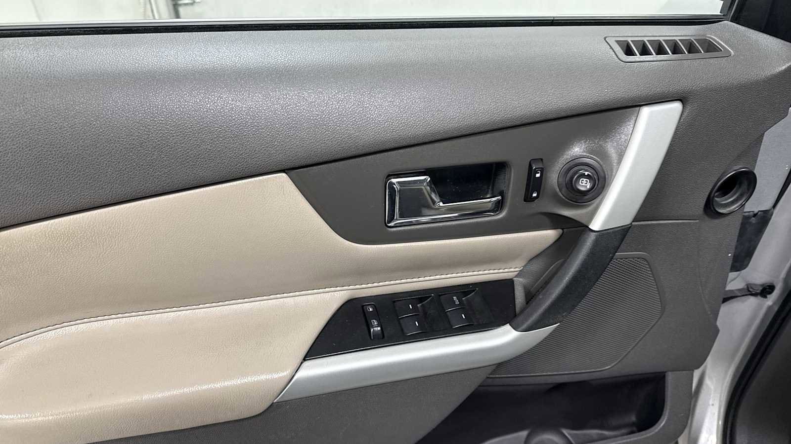 Thumbnail: 2013 Ford Edge - 15