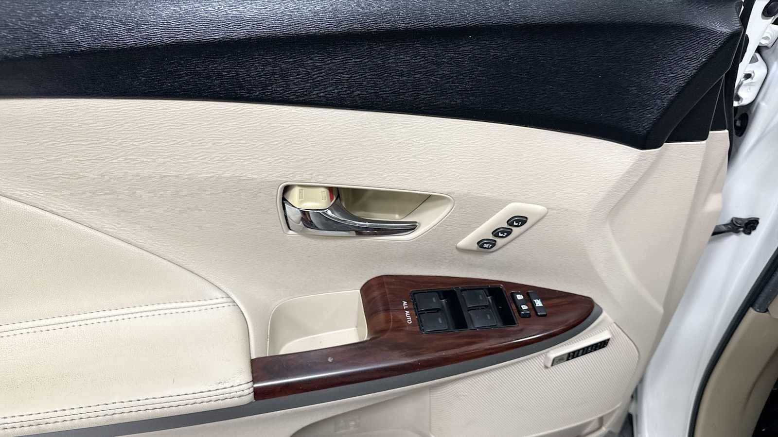 Thumbnail: 2015 Toyota Venza - 15