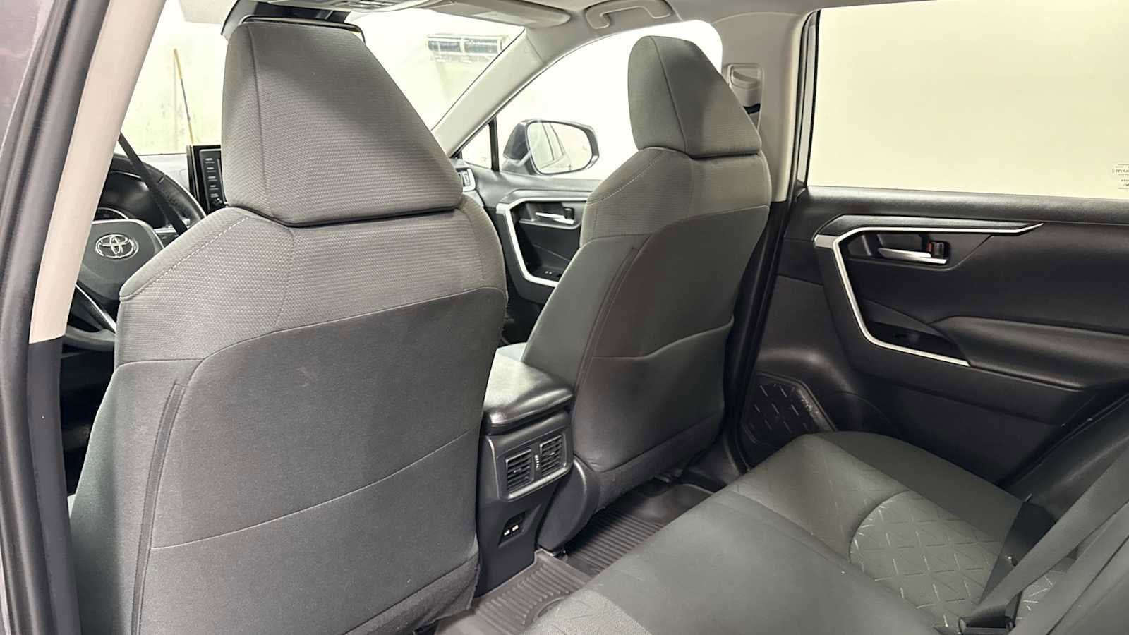 Thumbnail: 2021 Toyota RAV4 - 25