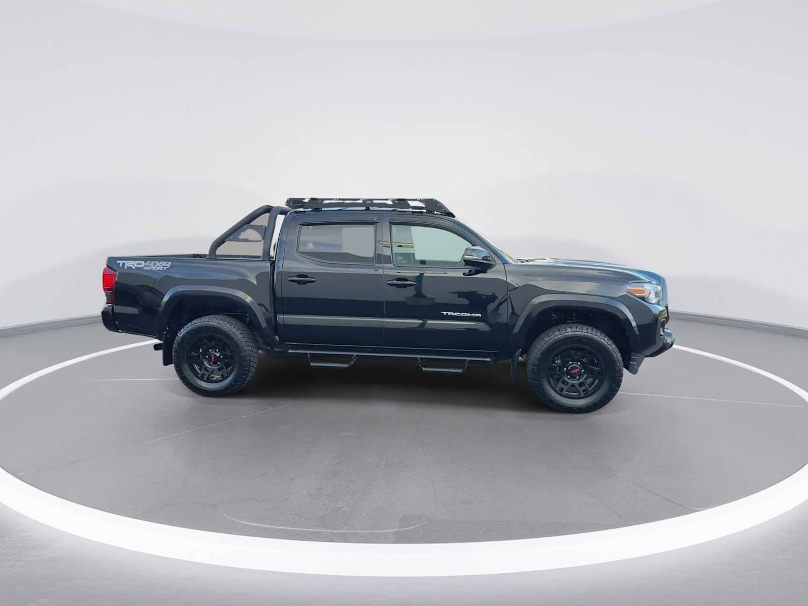 Thumbnail: 2018 Toyota Tacoma - 9