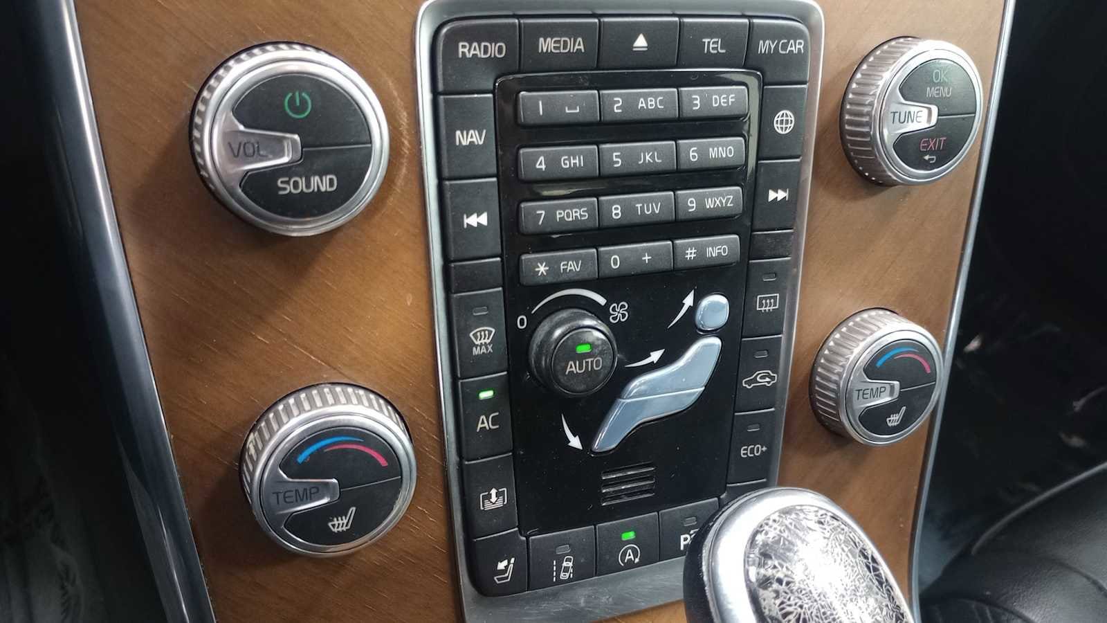 Thumbnail: 2016 Volvo S60 - 21