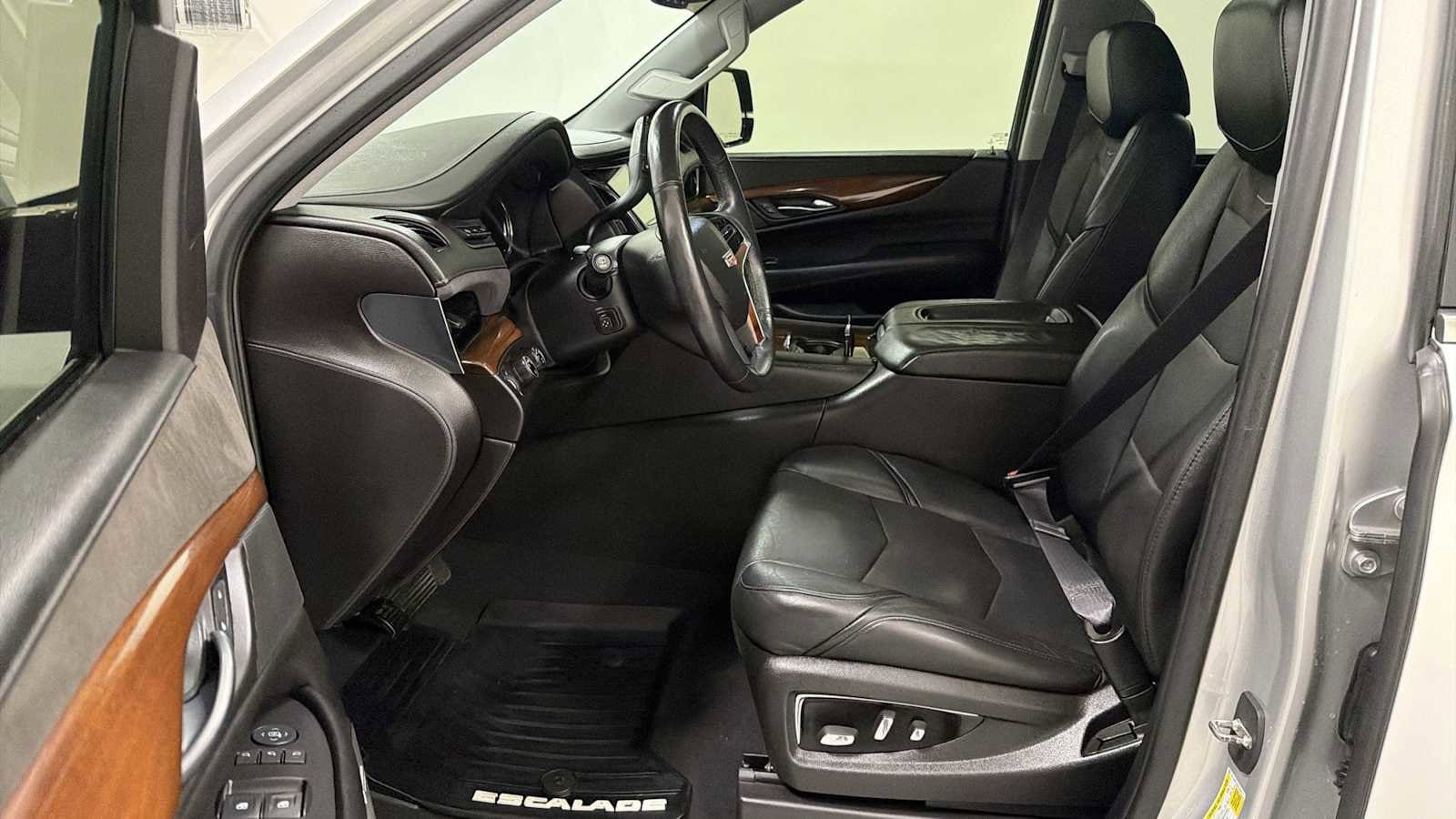 Thumbnail: 2016 Cadillac Escalade - 13