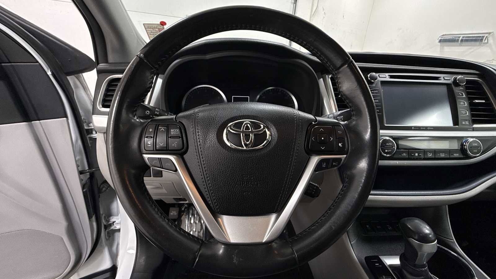Thumbnail: 2019 Toyota Highlander - 16