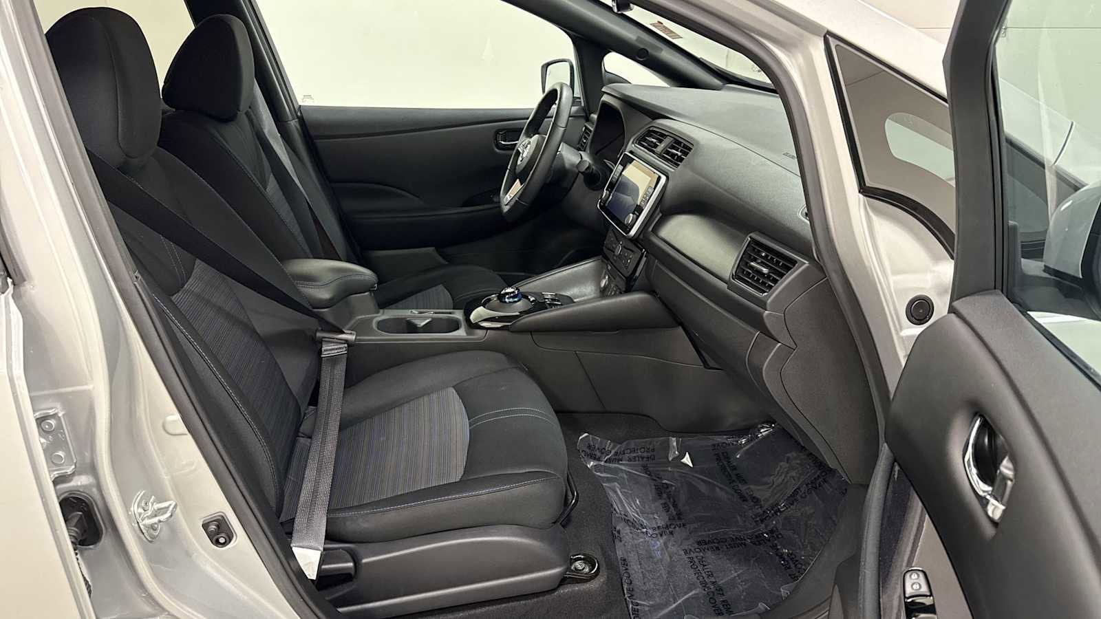 Thumbnail: 2021 Nissan Leaf - 29