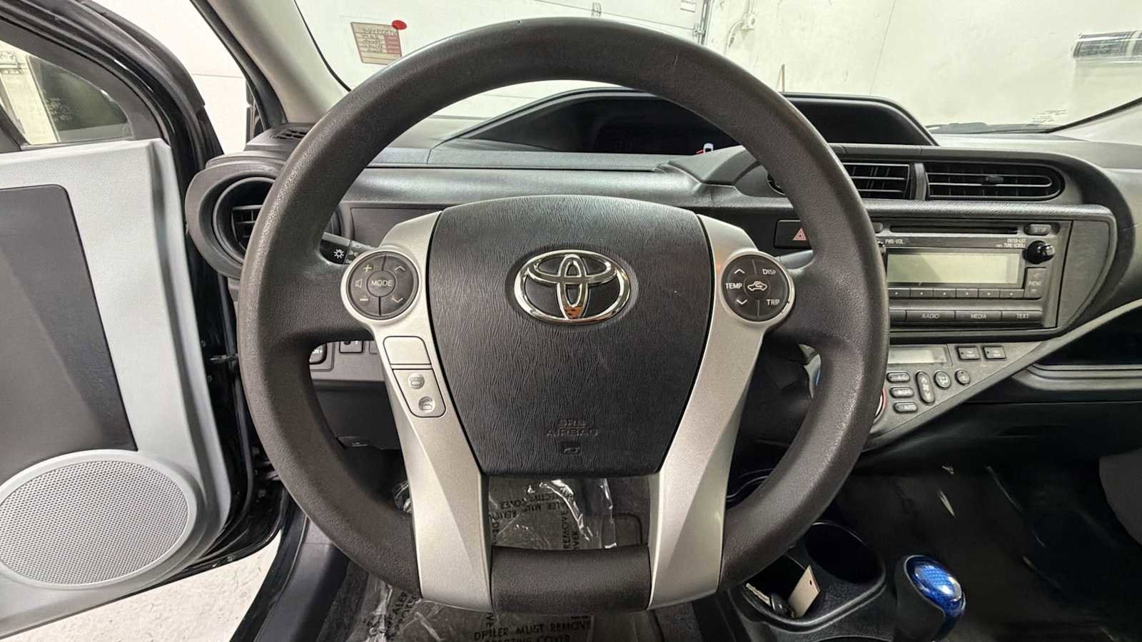 Thumbnail: 2014 Toyota Prius c - 16