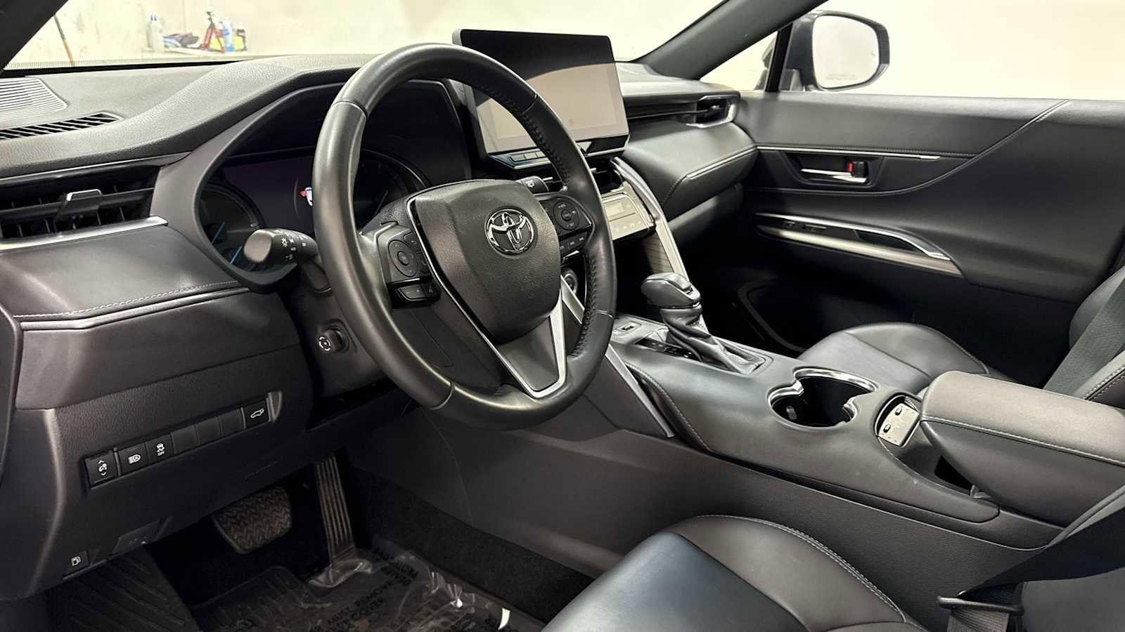 Thumbnail: 2023 Toyota Venza - 12