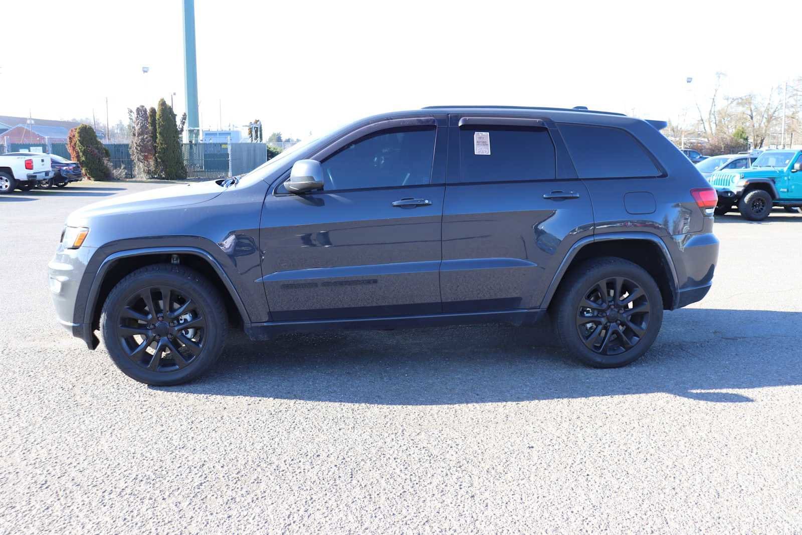 Thumbnail: 2017 Jeep Grand Cherokee - 8