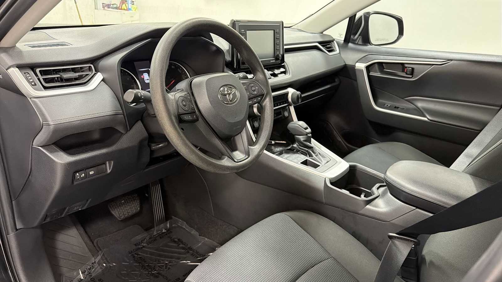 Thumbnail: 2022 Toyota RAV4 - 12