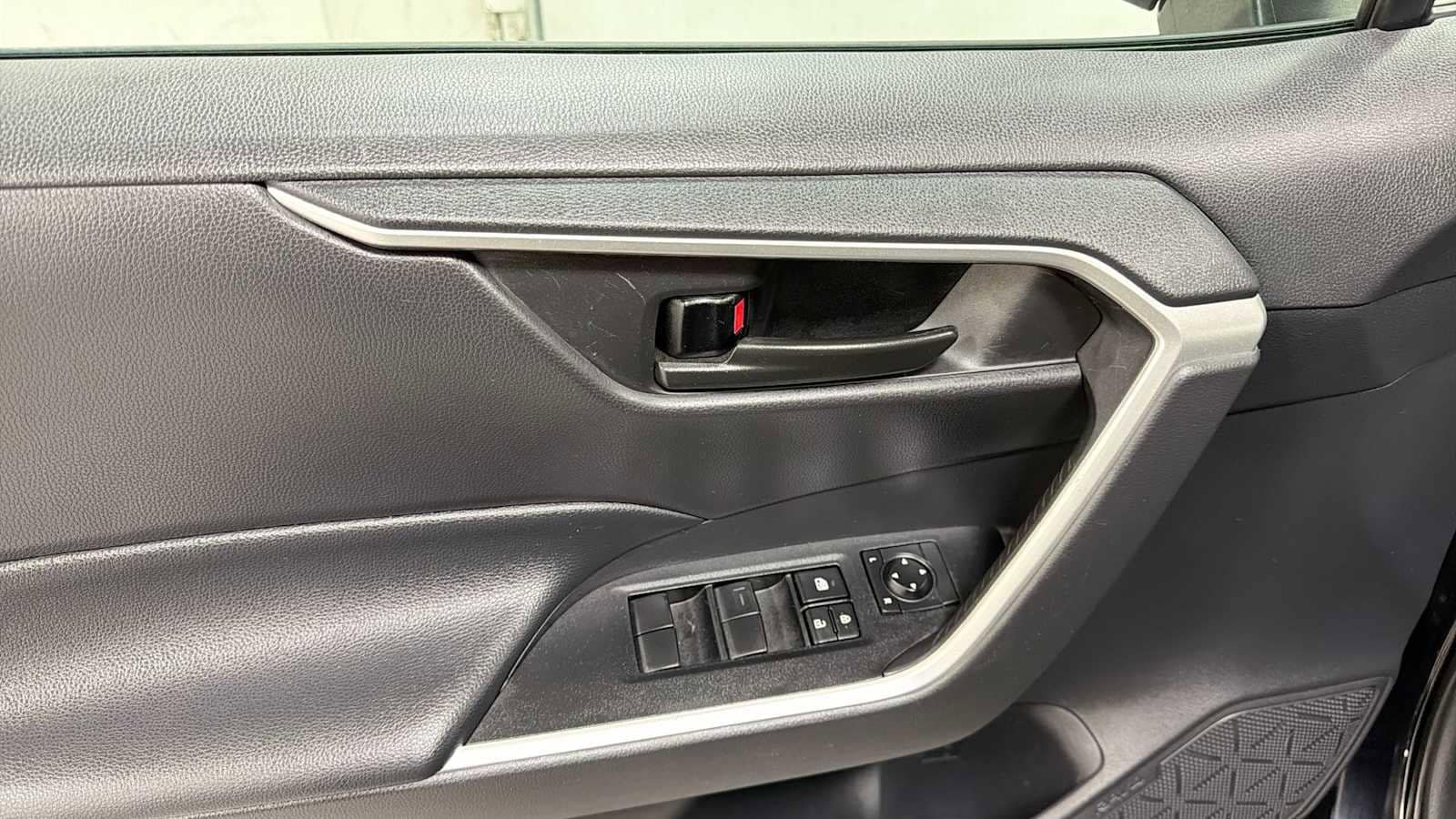 Thumbnail: 2021 Toyota RAV4 - 15