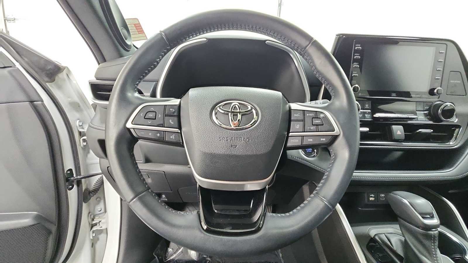 Thumbnail: 2022 Toyota Highlander - 16