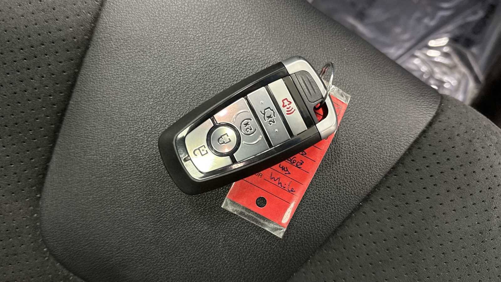 Thumbnail: 2018 Ford Edge - 32