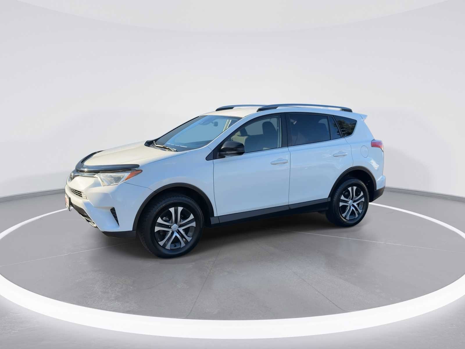 Thumbnail: 2017 Toyota RAV4 - 4
