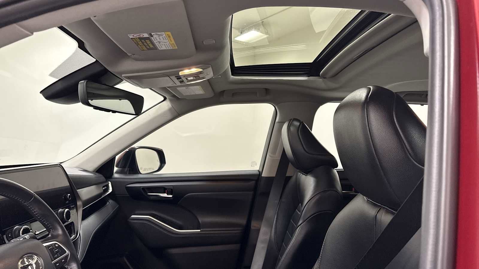 Thumbnail: 2023 Toyota Highlander - 24