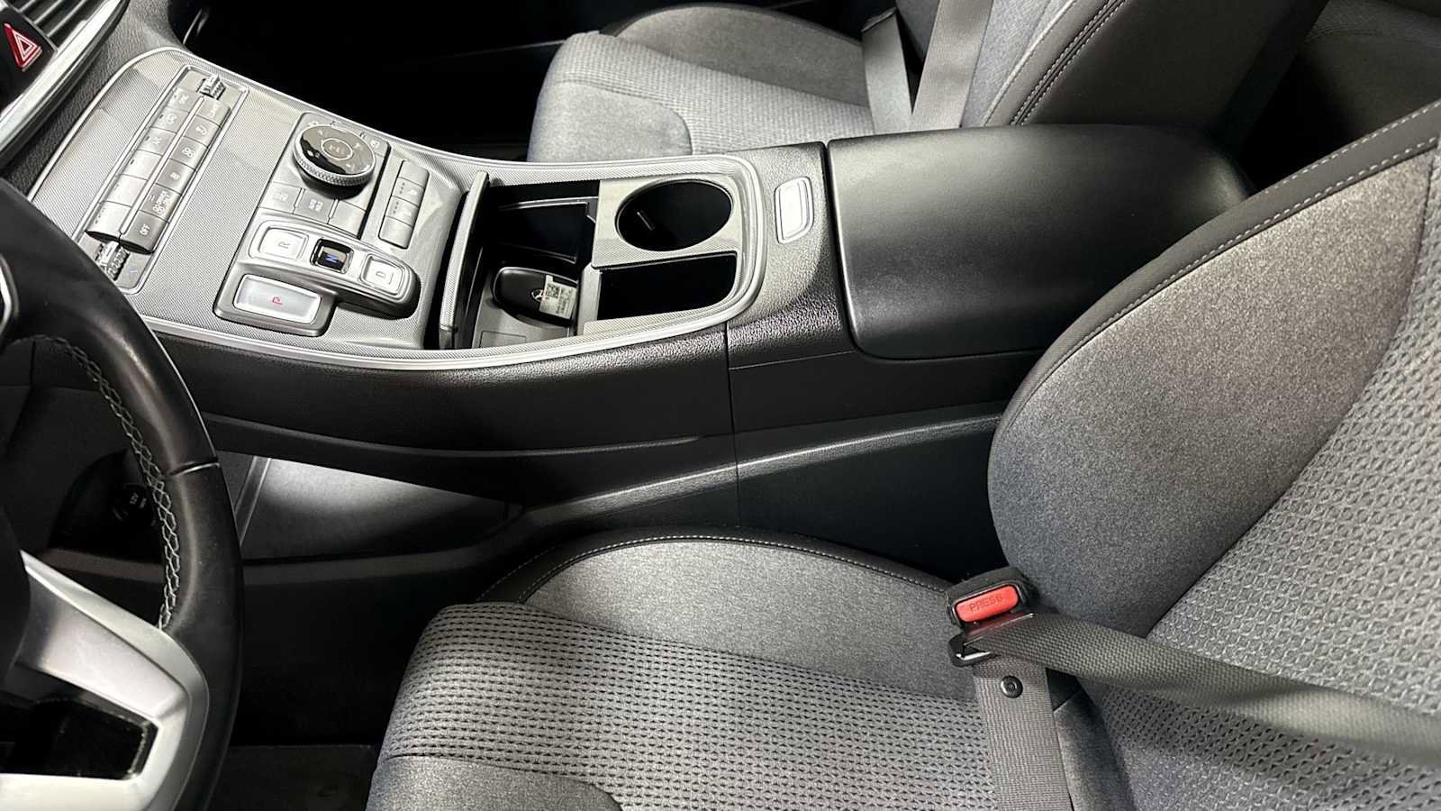 Thumbnail: 2022 Hyundai Santa Fe - 22