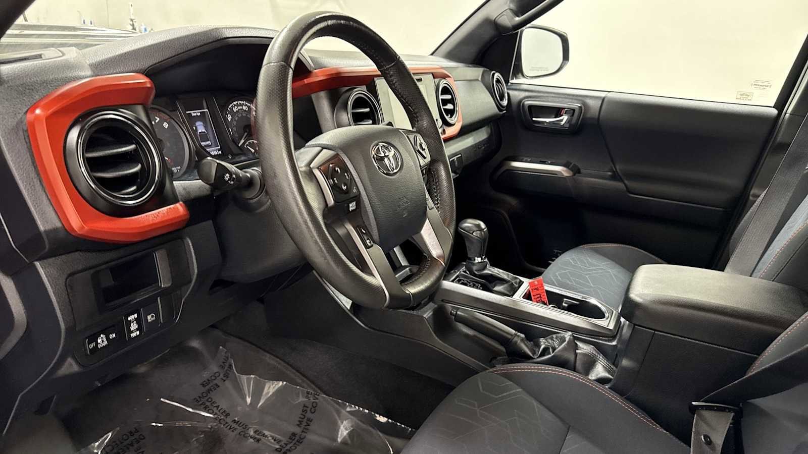 Thumbnail: 2018 Toyota Tacoma - 12