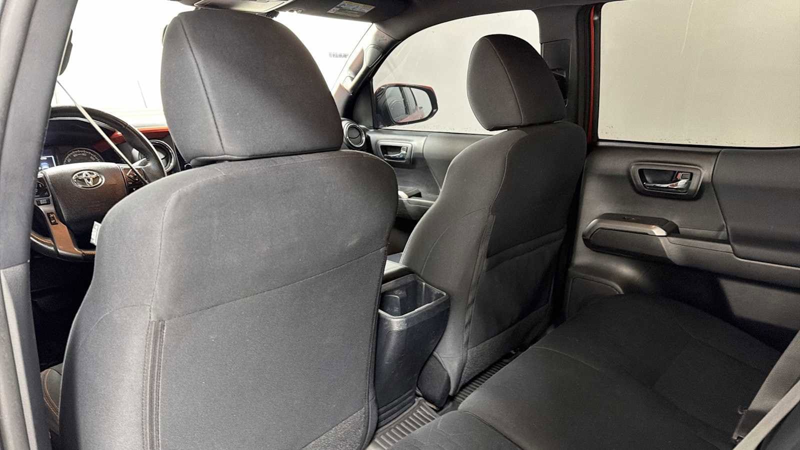 Thumbnail: 2018 Toyota Tacoma - 25