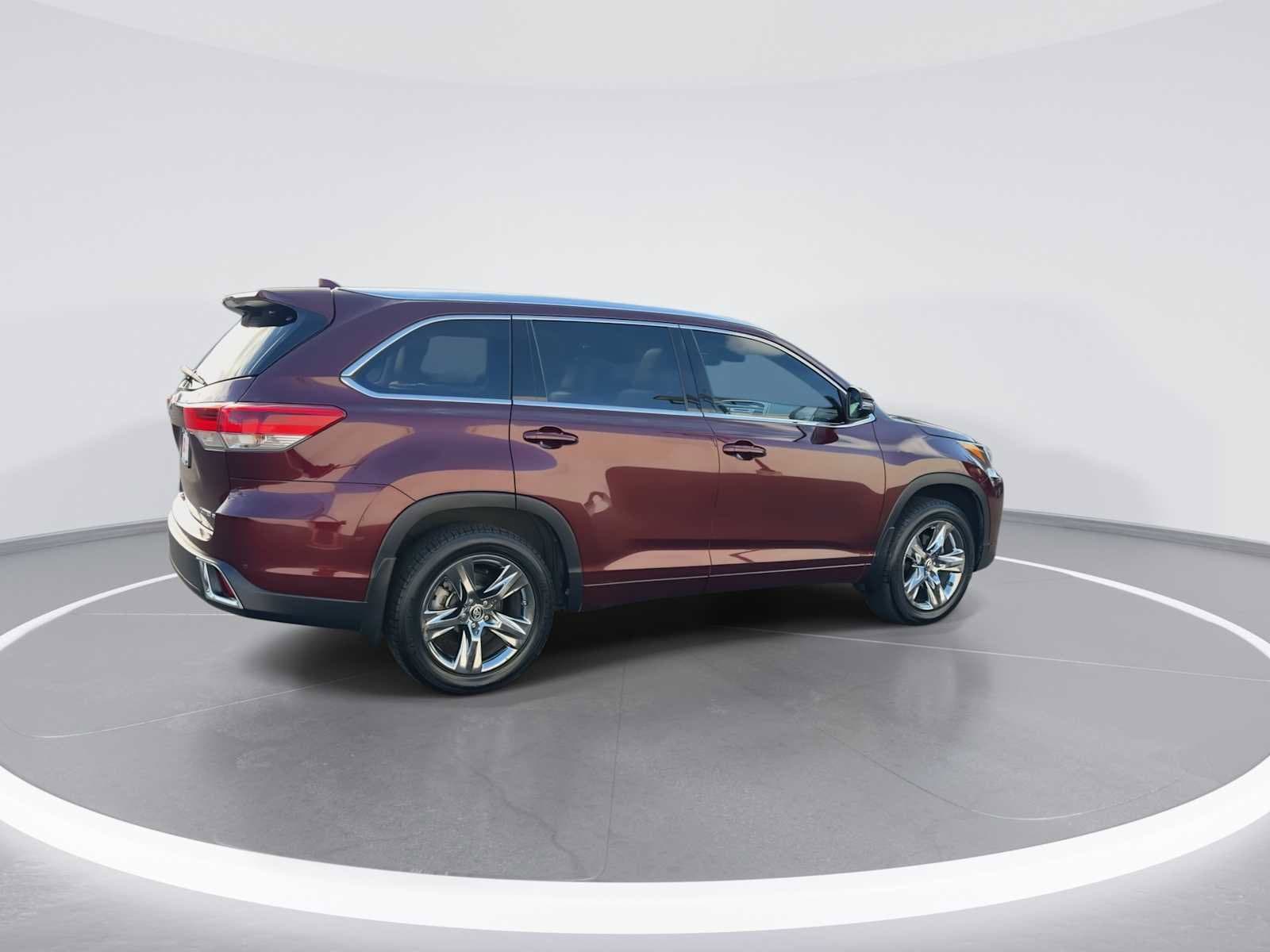 Thumbnail: 2019 Toyota Highlander - 8