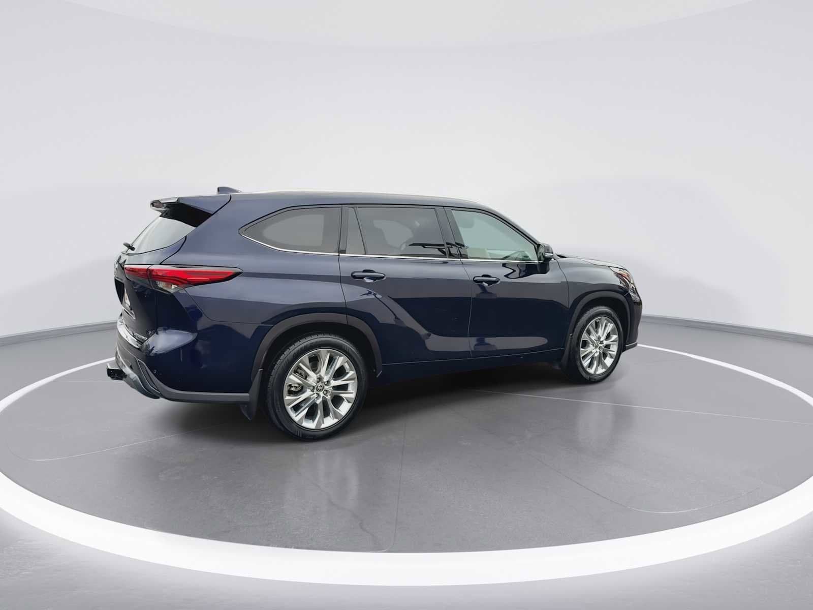 Thumbnail: 2021 Toyota Highlander - 8