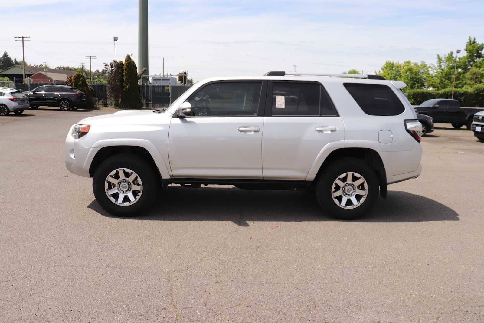 Thumbnail: 2016 Toyota 4Runner - 8