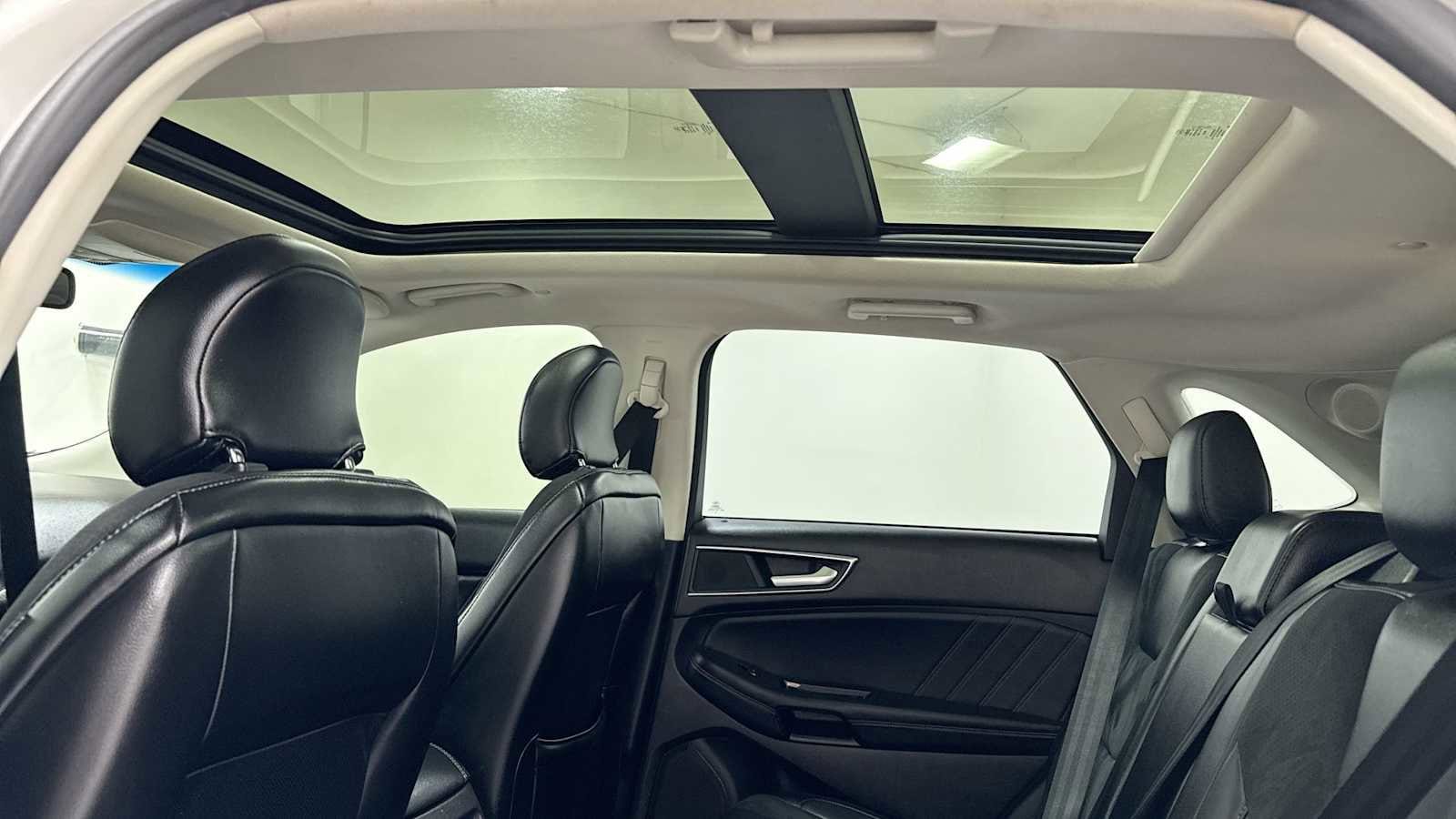 Thumbnail: 2015 Ford Edge - 24