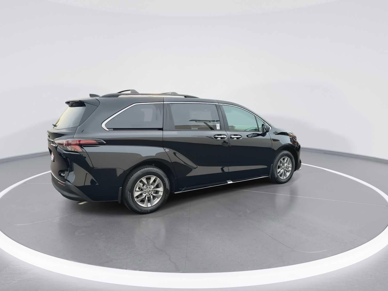 Thumbnail: 2025 Toyota Sienna - 8
