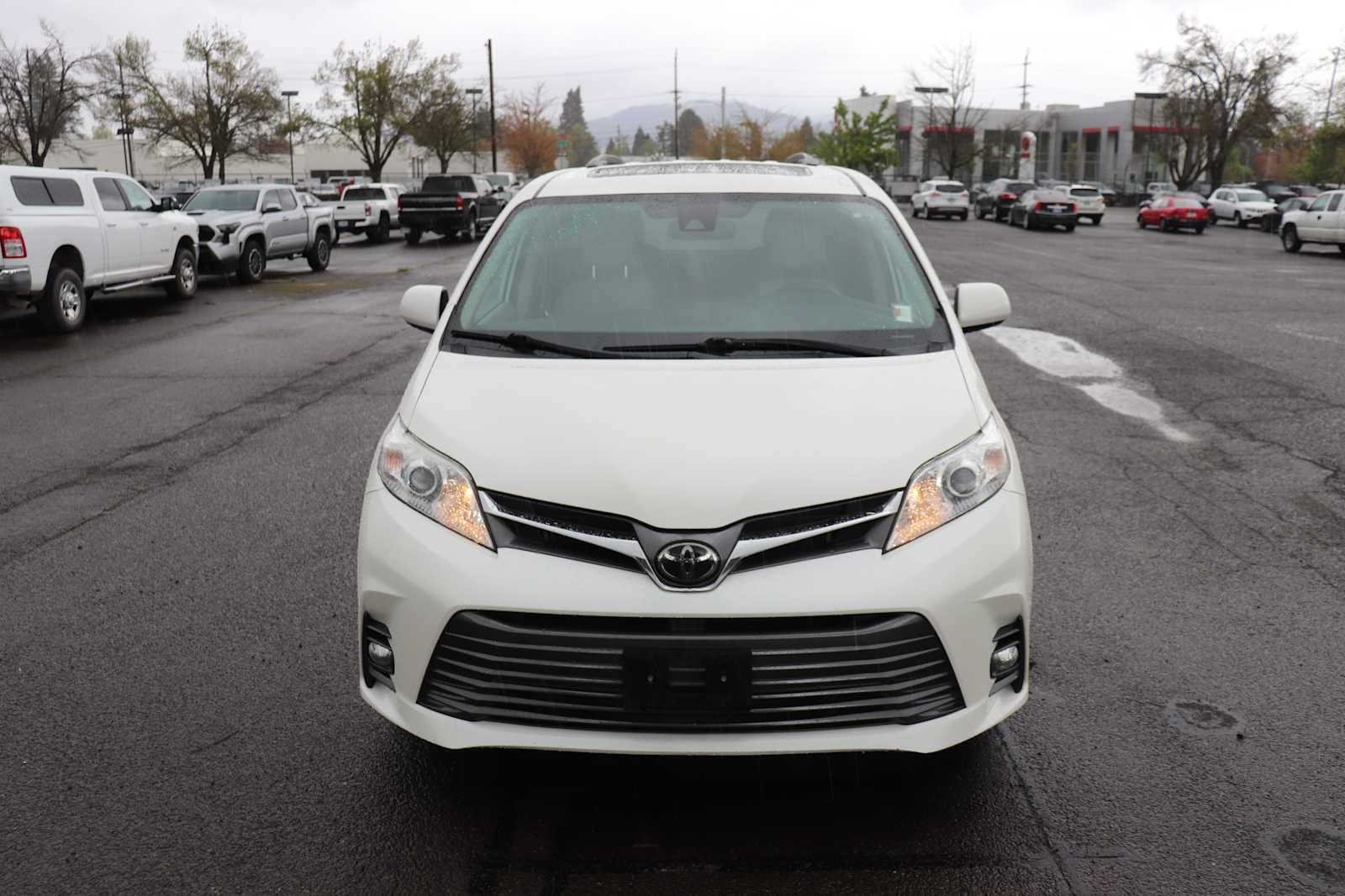 Thumbnail: 2020 Toyota Sienna - 2