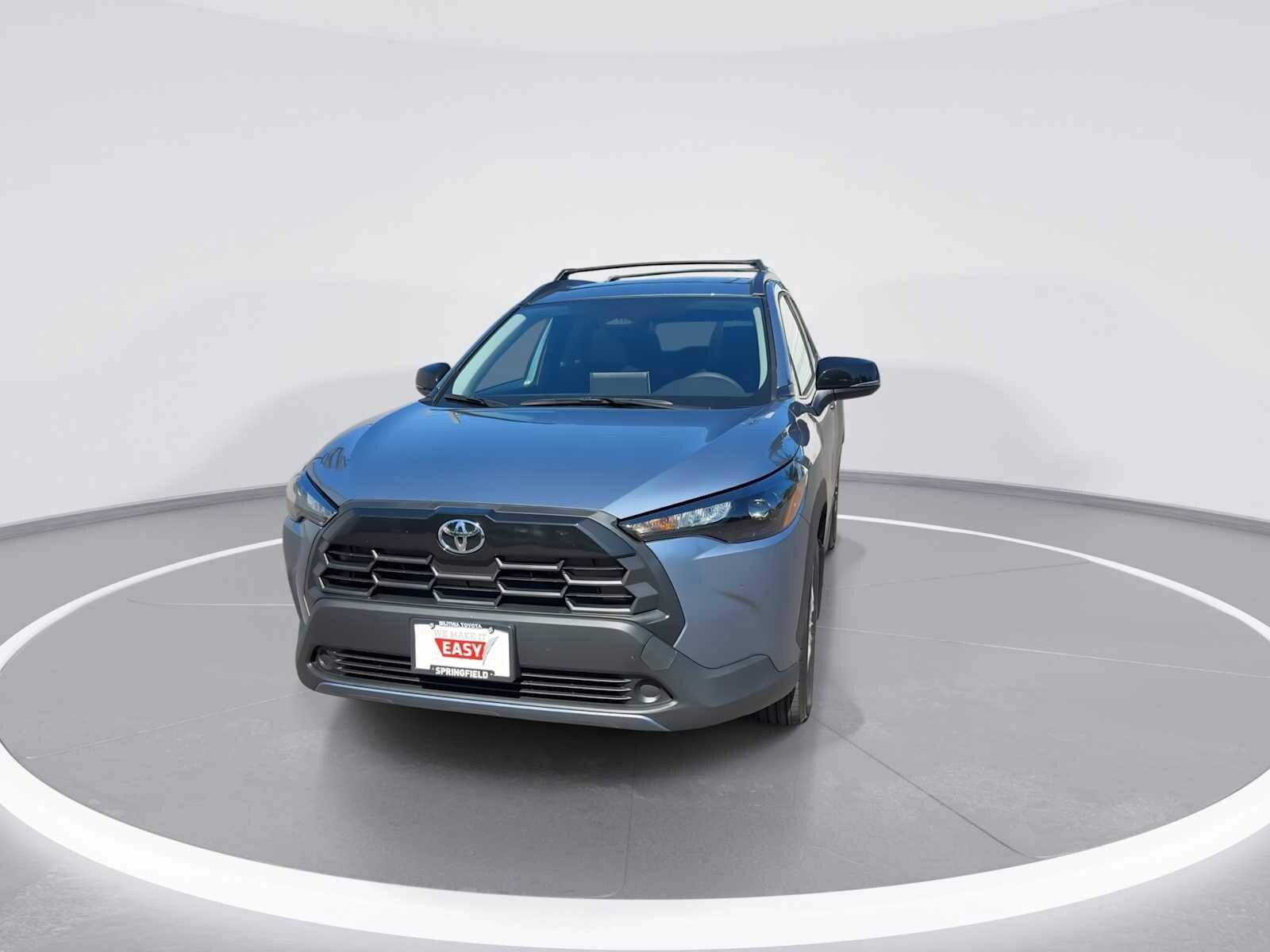2026 Toyota Corolla Cross LE photo 2