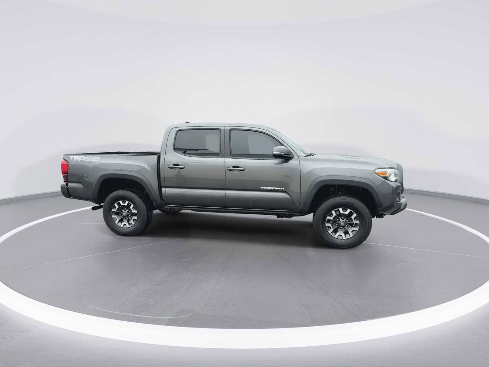 Thumbnail: 2019 Toyota Tacoma - 9
