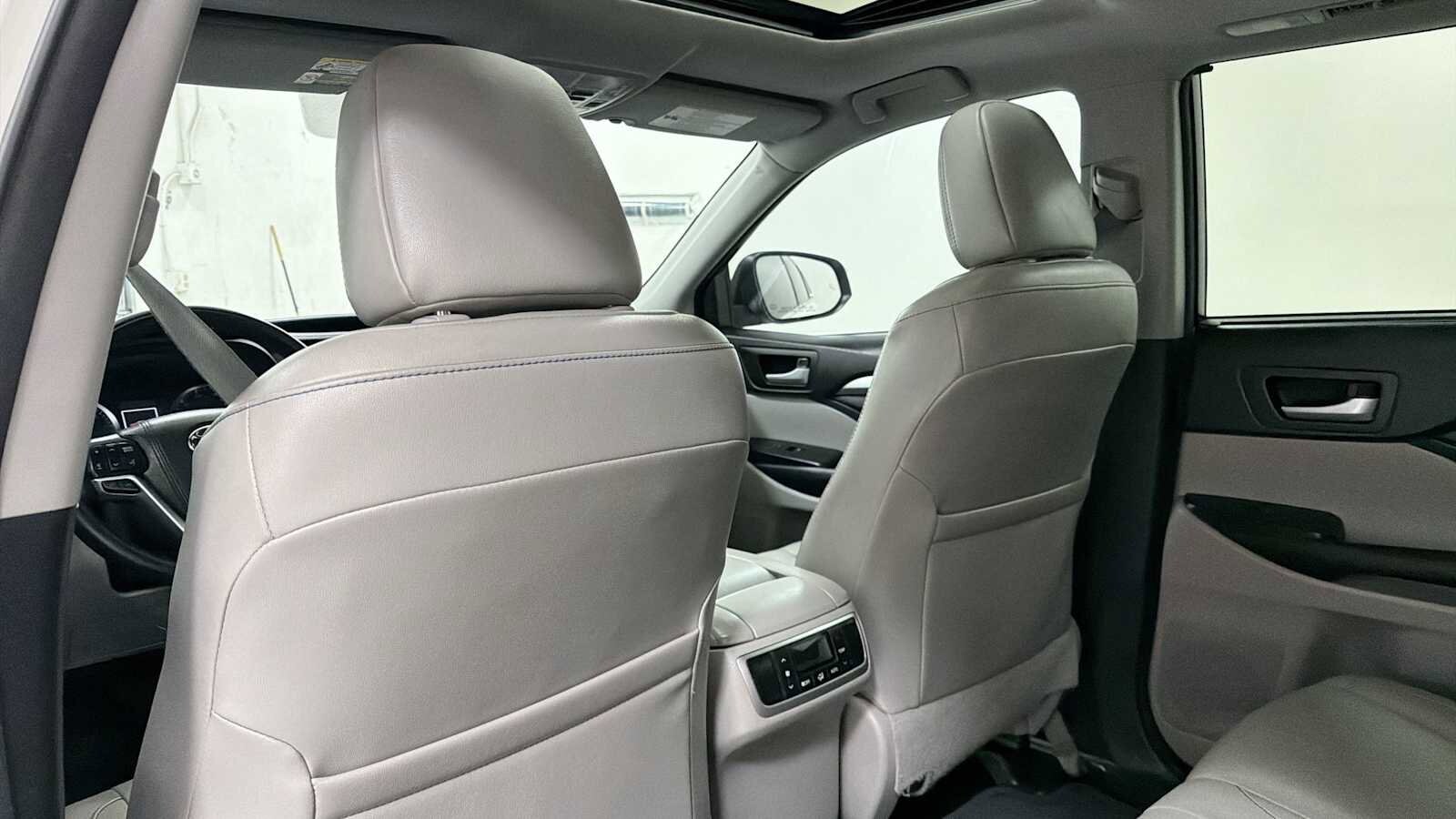 Thumbnail: 2017 Toyota Highlander - 27