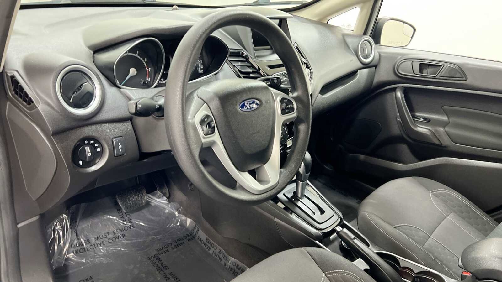 2019 Ford Fiesta SE 12