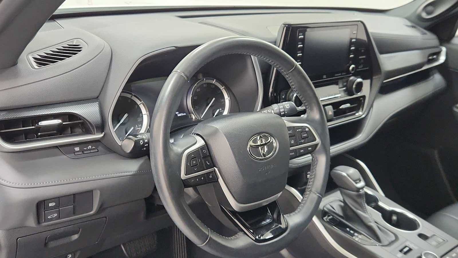 Thumbnail: 2022 Toyota Highlander - 12