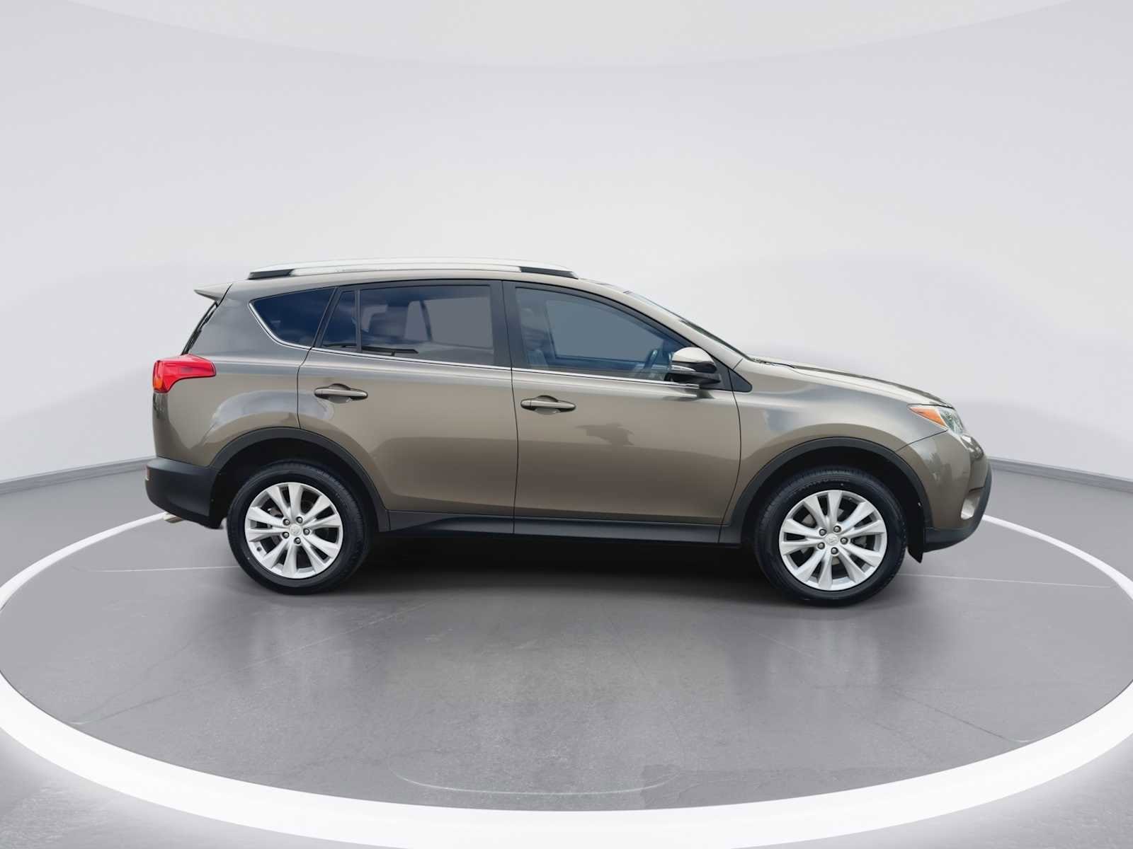Thumbnail: 2014 Toyota RAV4 - 8