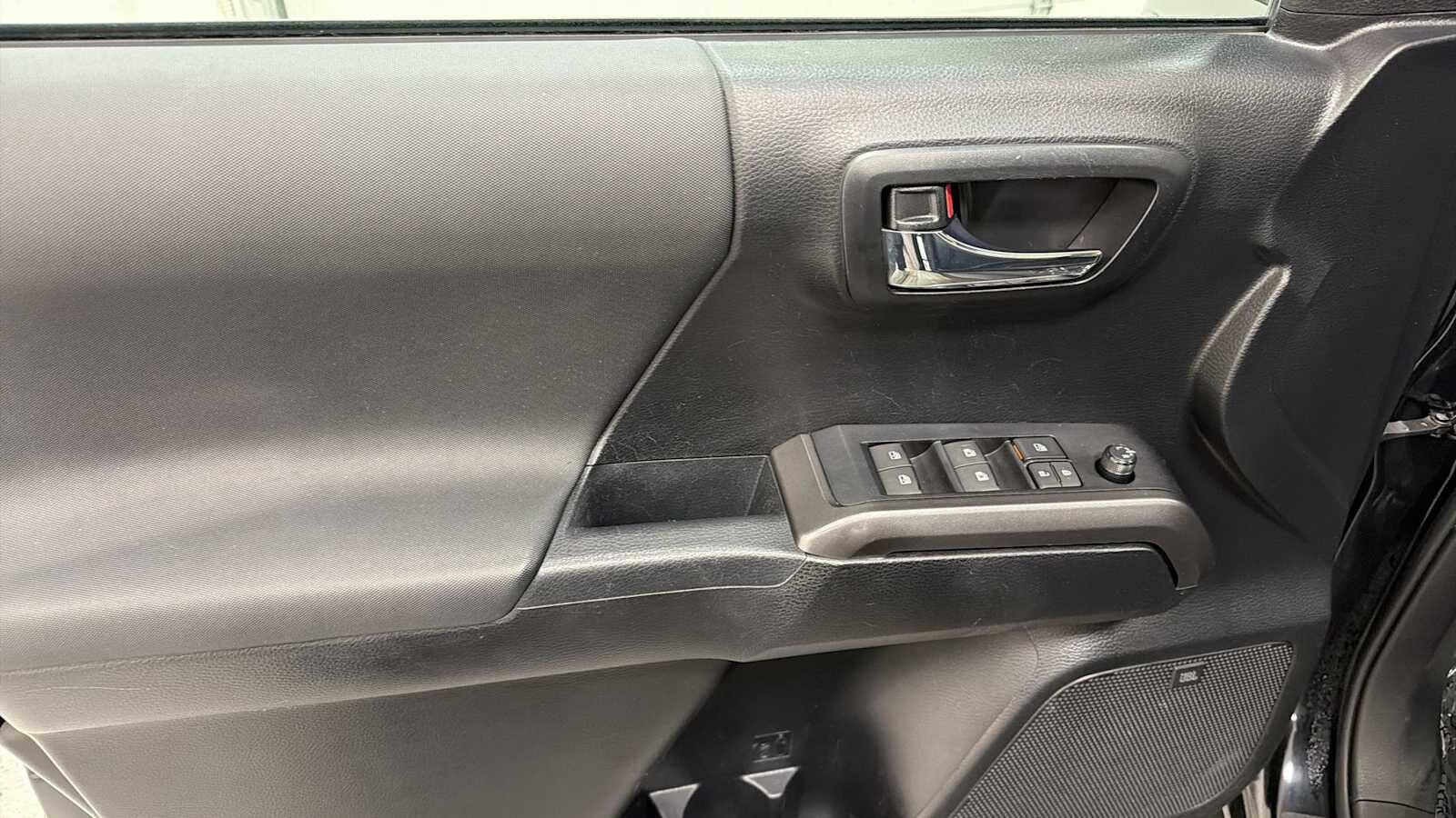 Thumbnail: 2021 Toyota Tacoma - 15